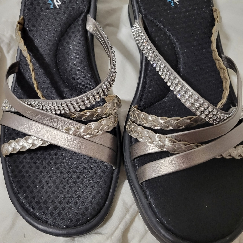 Skechers Cali Memory Foam sandals size 10 sparkly